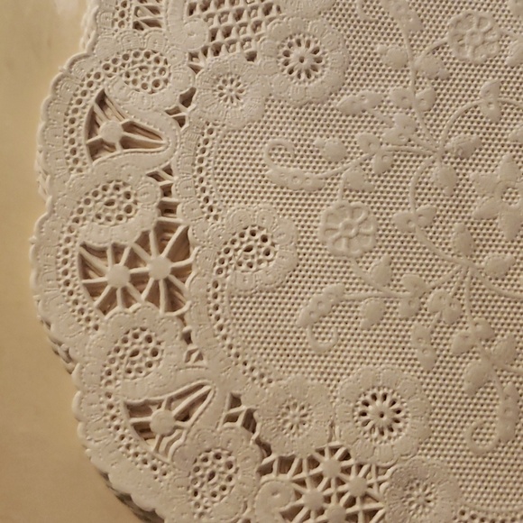 HALLMARK French Lace 6" Doilies - 1 Pkg of 20 - VTG NIP - Picture 3 of 6